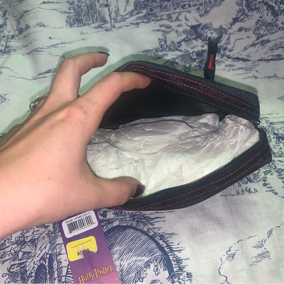 Harry Potter Hogwarts Letter Bi-Fold Wallet And Travel Pouch - Picture 12 of 13